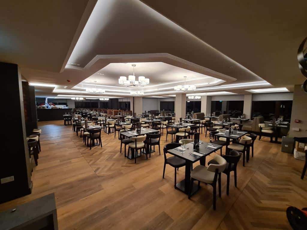 Golf Club Restaurant Furniture 4
